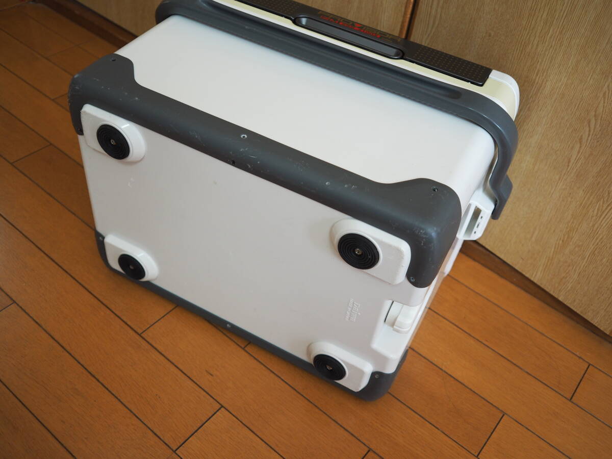 ??美品　ダイワ　プロバイザーIZM ZSS-2100X　クーラー　6面真空　日本制??