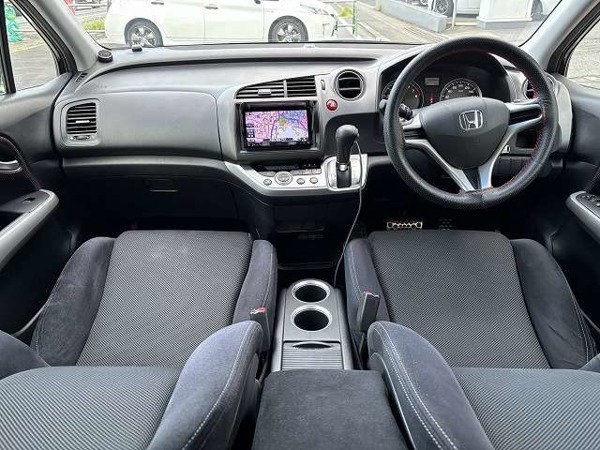 ストリーム 1.8 RST 禁煙車　社外ナビ　フルセグTV　バックカメ