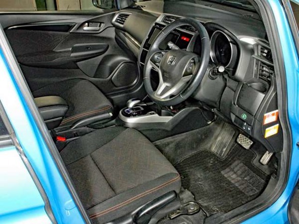 フィット 1.5 ハイブリッド Sパッケージ 4WD ワンオーナー　純正フルセグナビ　ドラレコ