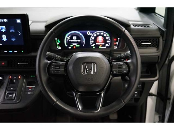 ステップワゴン 2.0 e:HEV スパーダ 禁煙車　9型ナビTV　15.6型フリップダウン