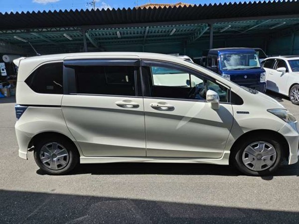 フリードハイブリッド 1.5 ジャストセレクション 1オーナー　ユーザー買取車両　ナビ　フル