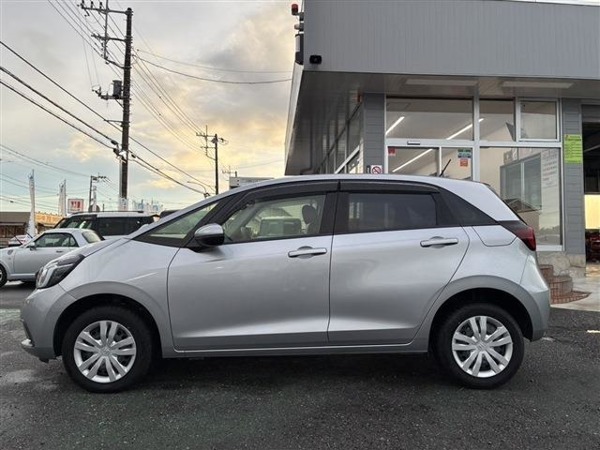 フィット 1.5 e:HEV ベーシック 4WD 距離無制限1年保証 4WD LEDヘッドライト バ