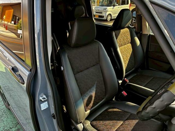 フリード 1.5 クロスター ブラックスタイル ナビTVBカメラ　両側(cè)電動スライドドア