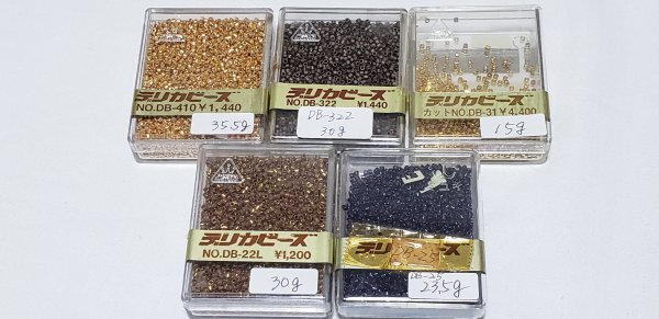 宙120　MIYUKI　デリカビーズ　開封済み　20ｇ角ケース入り　5コ　セット　お買い得品！_画像1