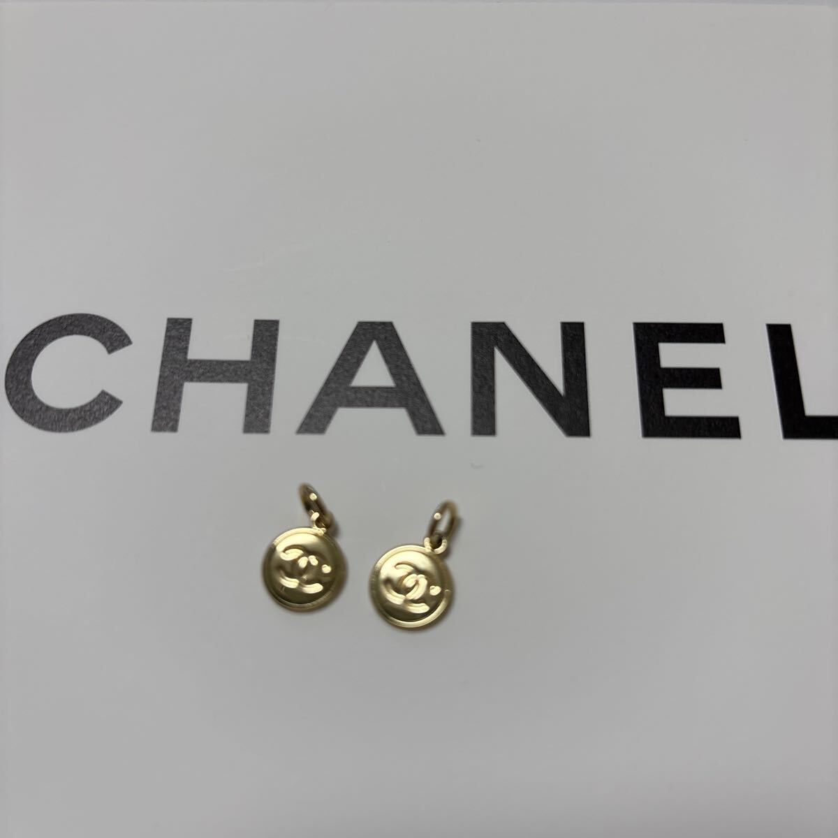 CHANEL アクセサリー ピアス ココマーク シャネル ゴールド系 チャーム ノベルティ イヤリング 2個 セット 新品同様 ネックレス