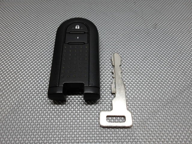 中古 ダイハツ キャスト LA250S スマートキー キーレス (棚5027-D210)