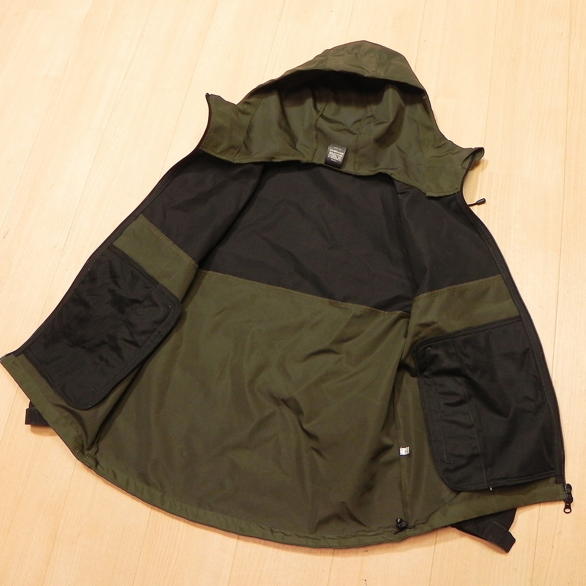 ★ 良品 ユナイテッドアスレ UNITED ATHLE シェルパーカー Sサイズ 7489-01 マウンテンパーカー オリーブ系 ブラック ★c_画像3