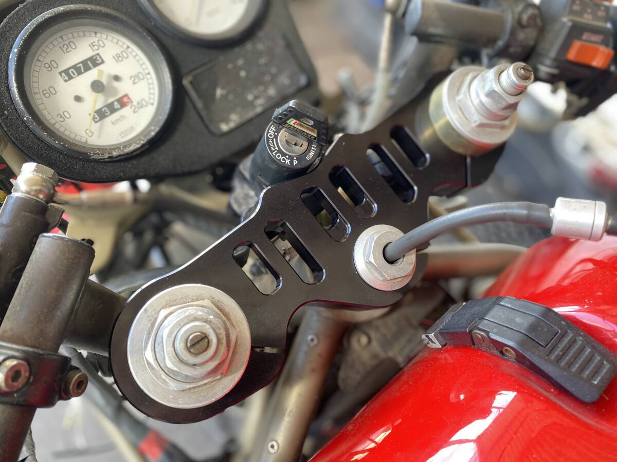 SS900ie,SS1000,900SS,400SSなどに　ジュラルミントップブリッジ　黒アルマイト_画像2