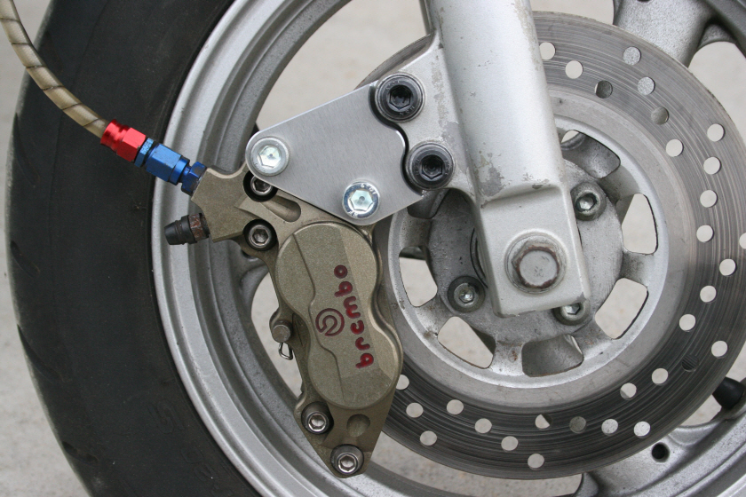 TDR50 ブレンボ40mmピッチ4ポットキャリパー用フロントブレーキキャリパーサポート　TDR80_画像2