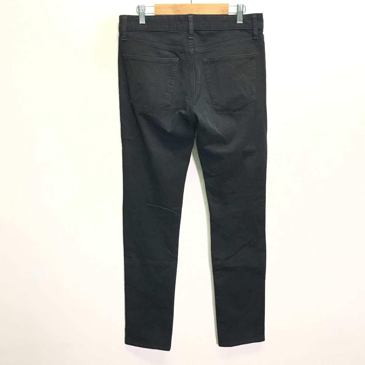 美シルエット◎脚長効果【UNIQLO】ユニクロ スキニーフィットジーンズ デニム パンツ ストレッチ モノトーンコーデ ブラック w29 /Y34122ii_画像3