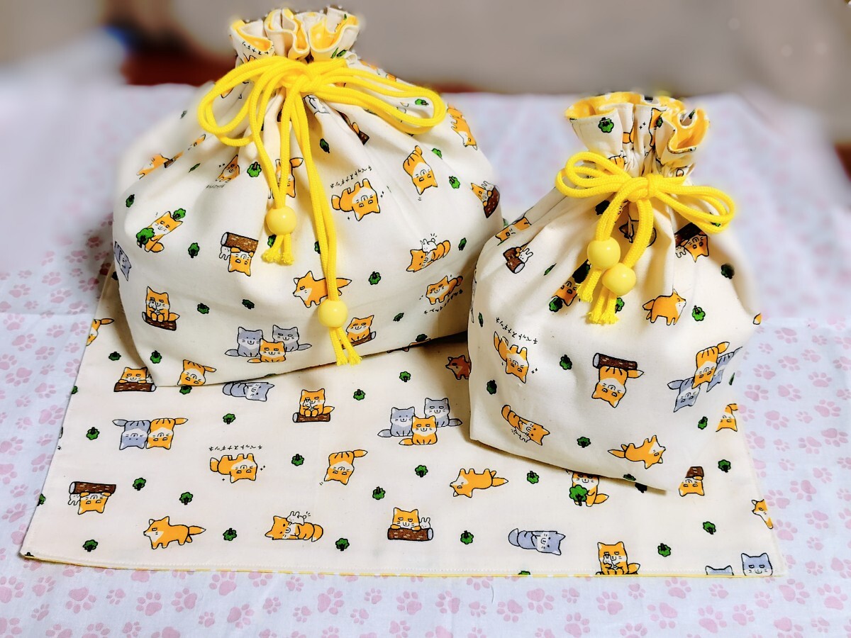 ハンドメイド★可愛い?チベットスナギツネ柄のランチ3点セット★オフホワイト お弁当袋 コップ袋 給食袋 巾着 ランチョンマット