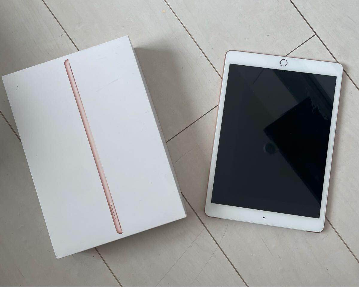 美品！　Apple iPad 第8世代 Wi-Fi + Cellularモデル 32GB A2429 Gold 