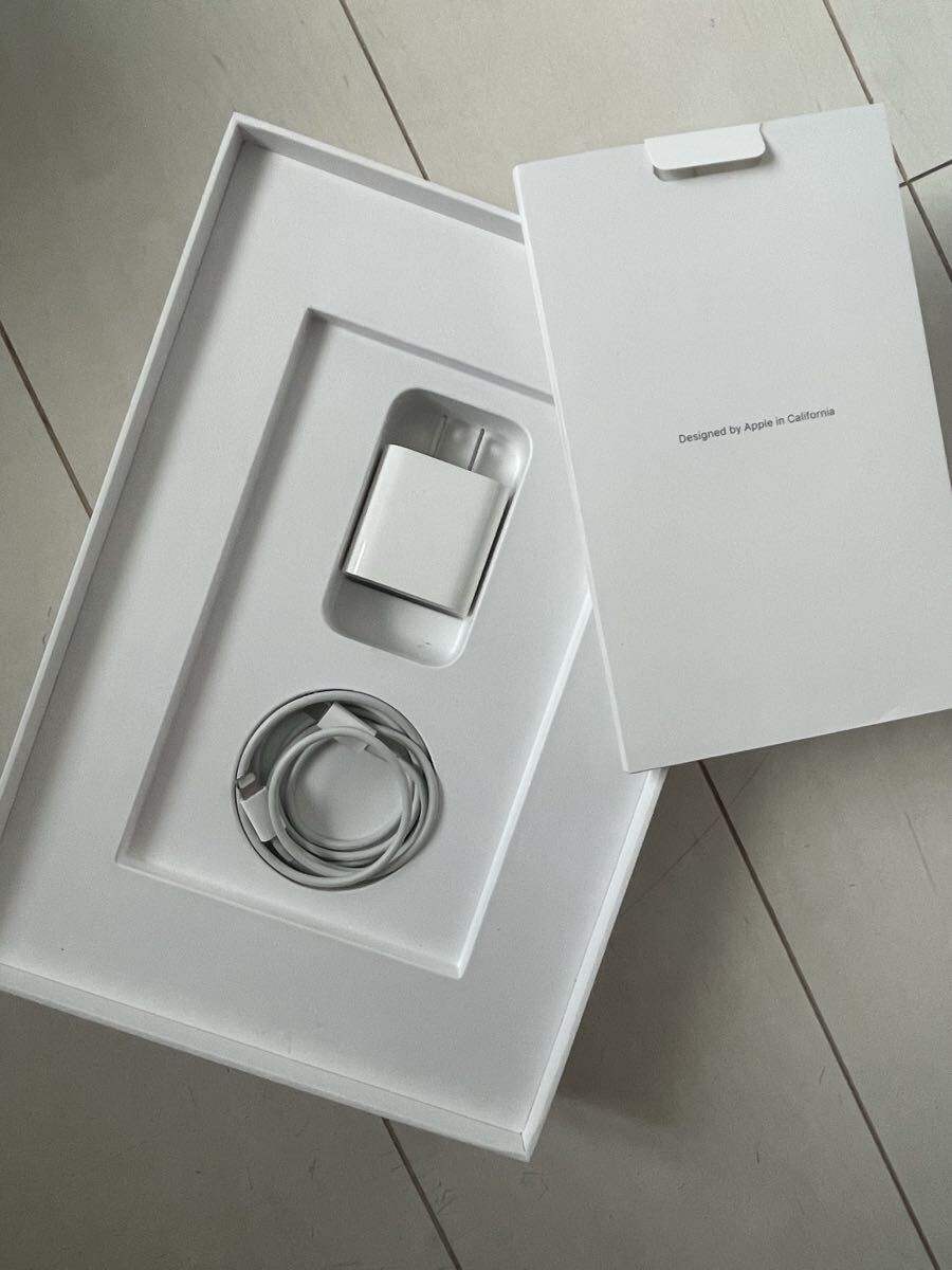 美品！　Apple iPad 第8世代 Wi-Fi + Cellularモデル 32GB A2429 Gold 