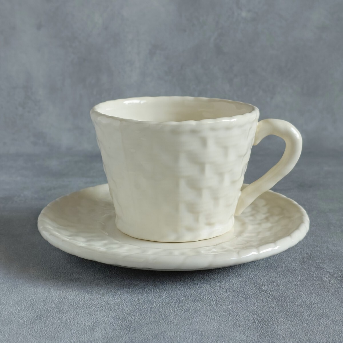 【廃盤】マニー le Grand Chemin ホワイトラタン カップ&ソーサー グランシュマン バスケット柄 ブロカント風 日本製_画像1