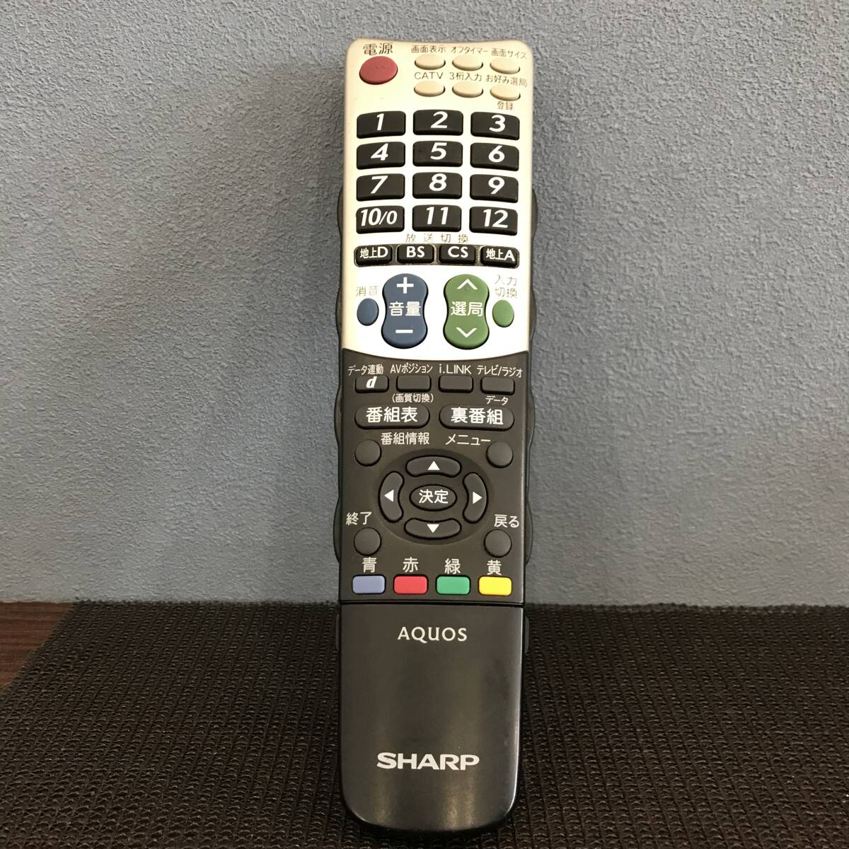 ★ポスト投函にてお届け★ 簡易清掃・動作確認済み　①メーカー名　SHARP②型番 GB047WJSA　TVリモコン　中古　③管理No.S248_画像1