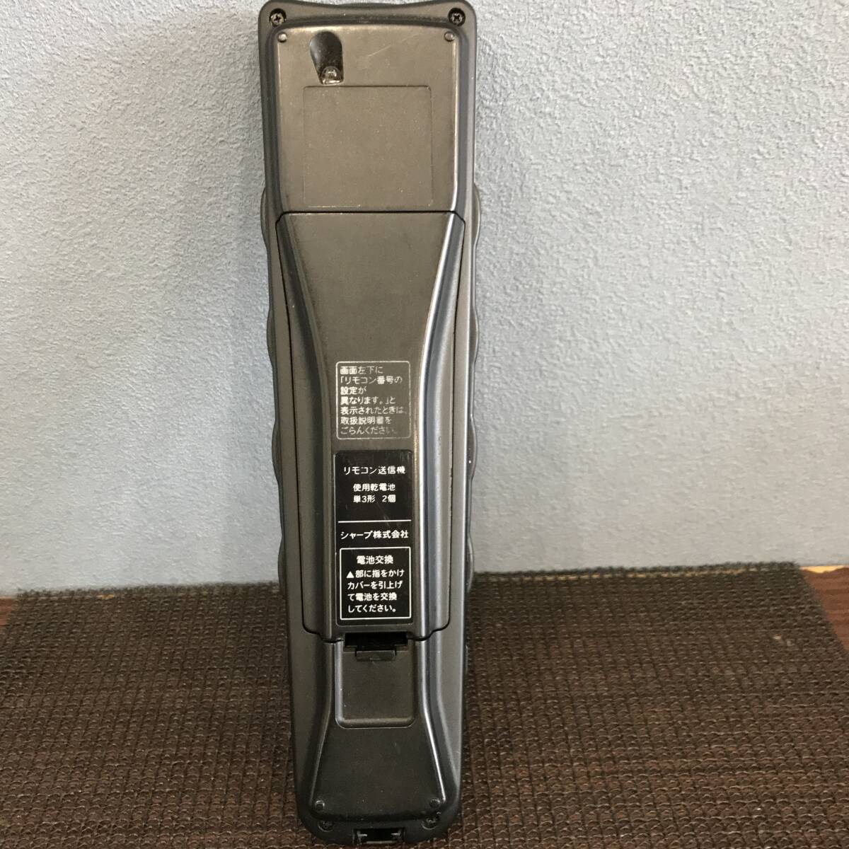 ★ポスト投函にてお届け★ 簡易清掃・動作確認済み　①メーカー名　SHARP②型番 GB047WJSA　TVリモコン　中古　③管理No.S248_画像4