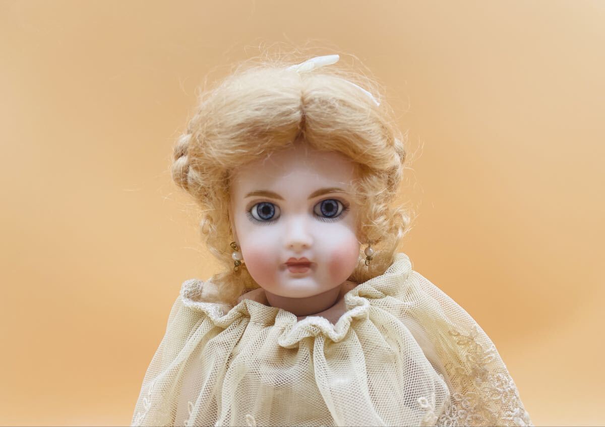 気品高く美しい表情を持つ、アンティークドールのレプリカです。 _画像2