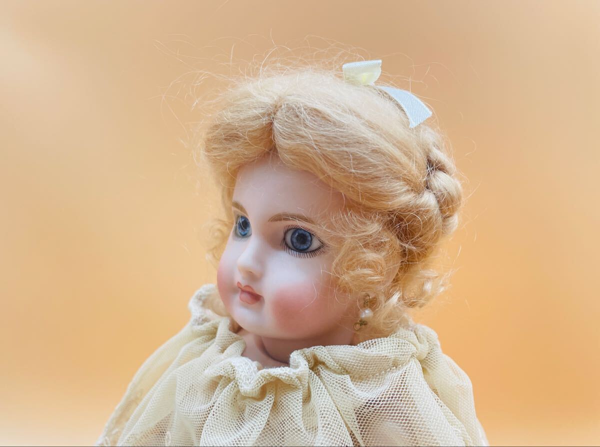 気品高く美しい表情を持つ、アンティークドールのレプリカです。 _画像4