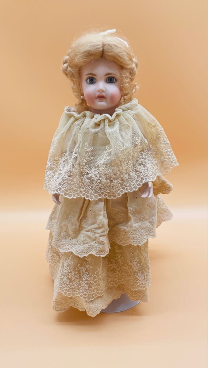 気品高く美しい表情を持つ、アンティークドールのレプリカです。 _画像1