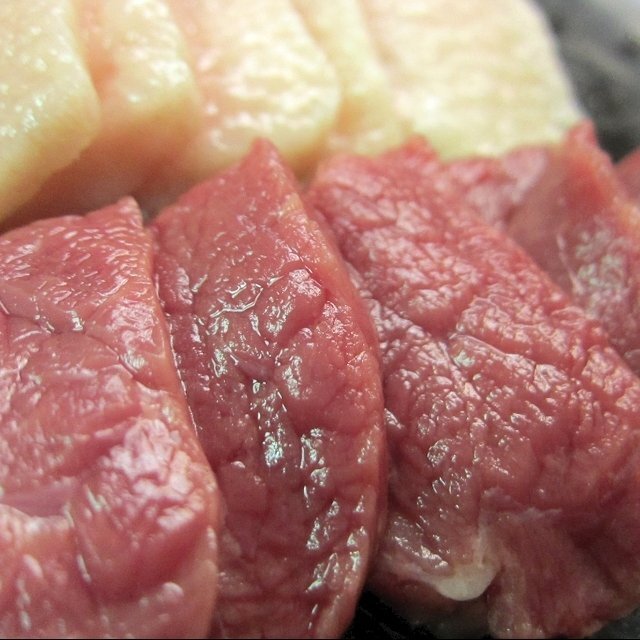 馬刺し「豪華3點(diǎn)セット」じゅわ～っ広がる旨味!!?。疆€?上赤身?生レバー150g＝