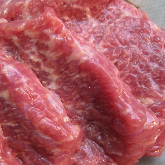 最高級、特別な商品 「霜降馬刺 2片で200g位」ポーランド産/愛媛加工　専門店専用