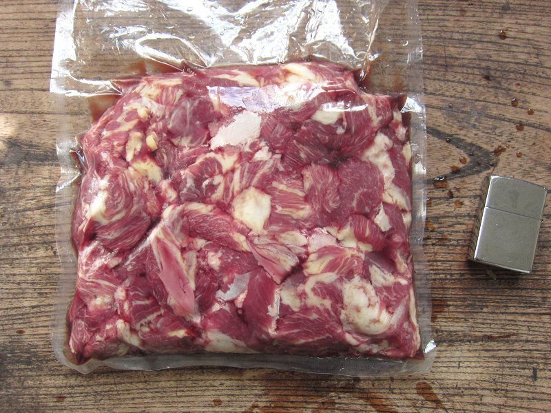 高級部位の「馬肉霜降りロースすじ1kg」超珍品?珍味...要加熱urikiri