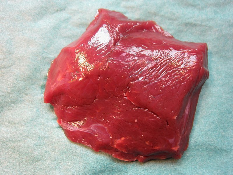 歩留り100％「馬刺し極上赤肉 5片で250g」5人前用、じゅわ～っ広がる旨味!!ヘルシーです。