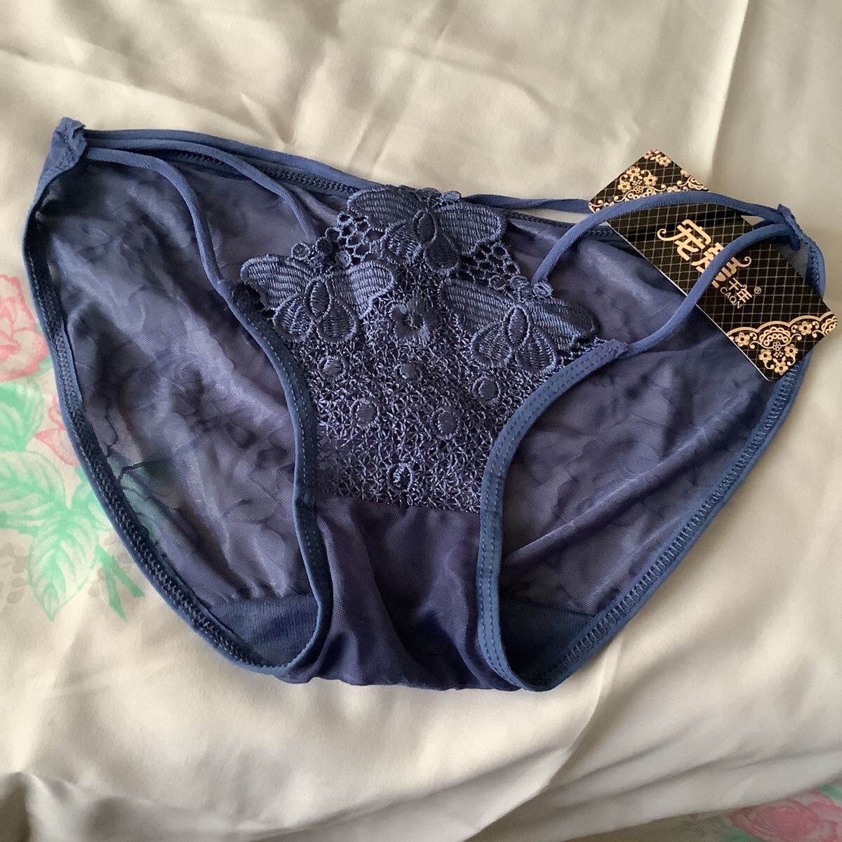 ショーツ　紺色系　蝶々刺繍　薔薇模様柄　☆新品☆ ④_画像1