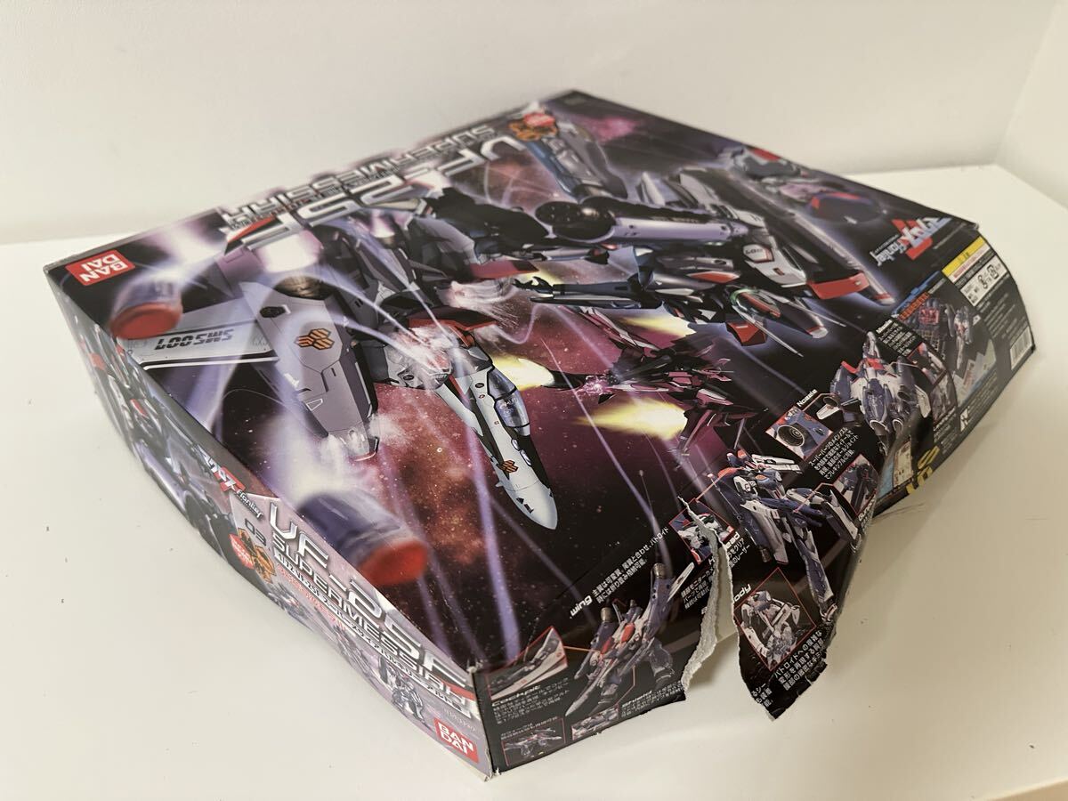 現狀品　1?　1/72 VF-25F スーパーメサイアバルキリー アルト機 マクロスF フロンティア プラモデル バンダイ