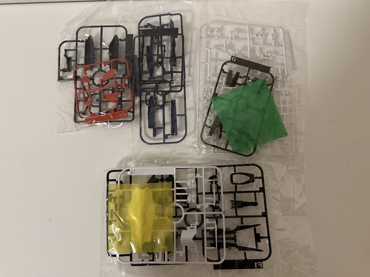 現狀品　1?　1/72 VF-25F スーパーメサイアバルキリー アルト機 マクロスF フロンティア プラモデル バンダイ