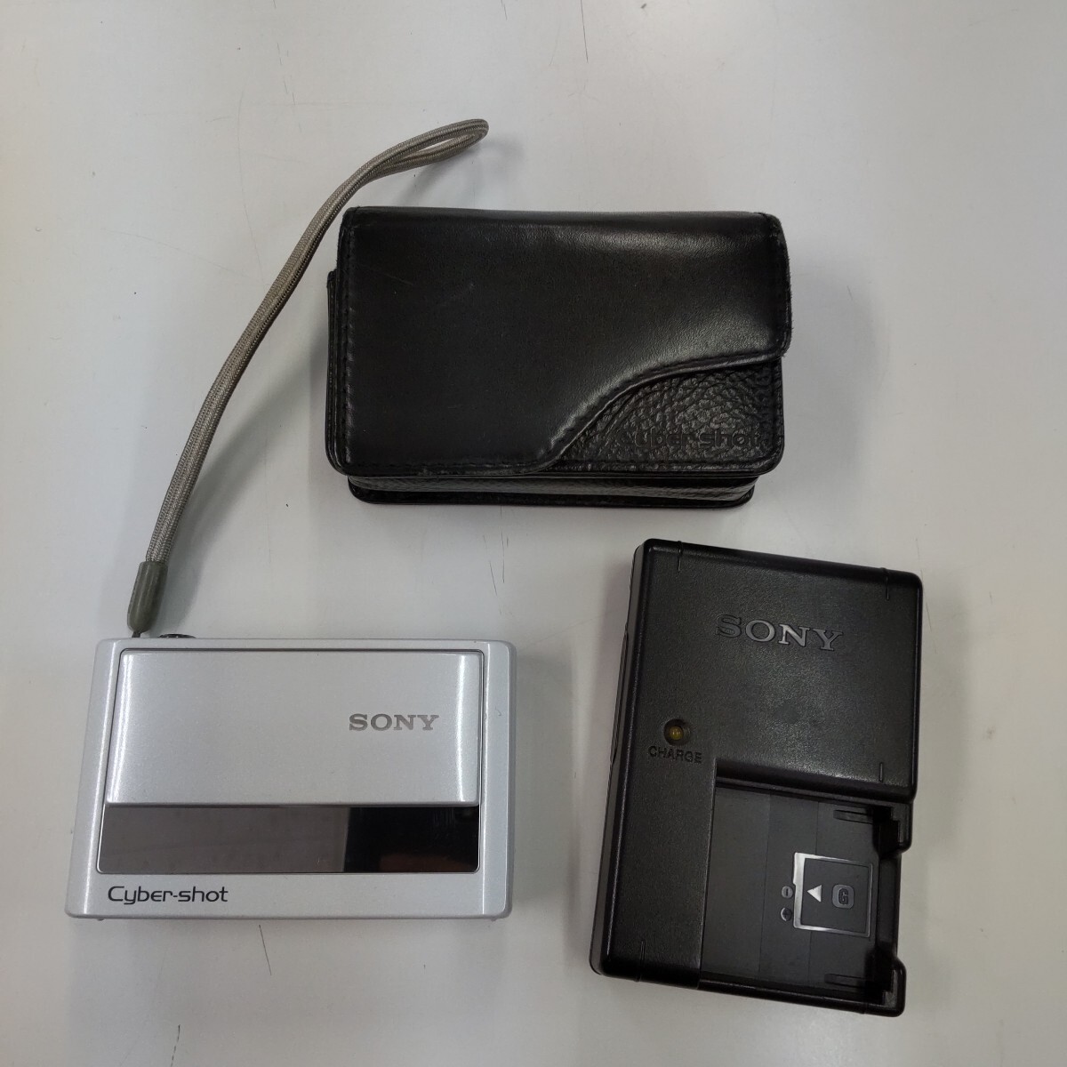 r505 SONY Cyber-shot DSC-T20 ソニー サイバーショット ホワイト コンパクトデジタルカメラ 充電器付き カメラケース付き 通電確認(rèn)済