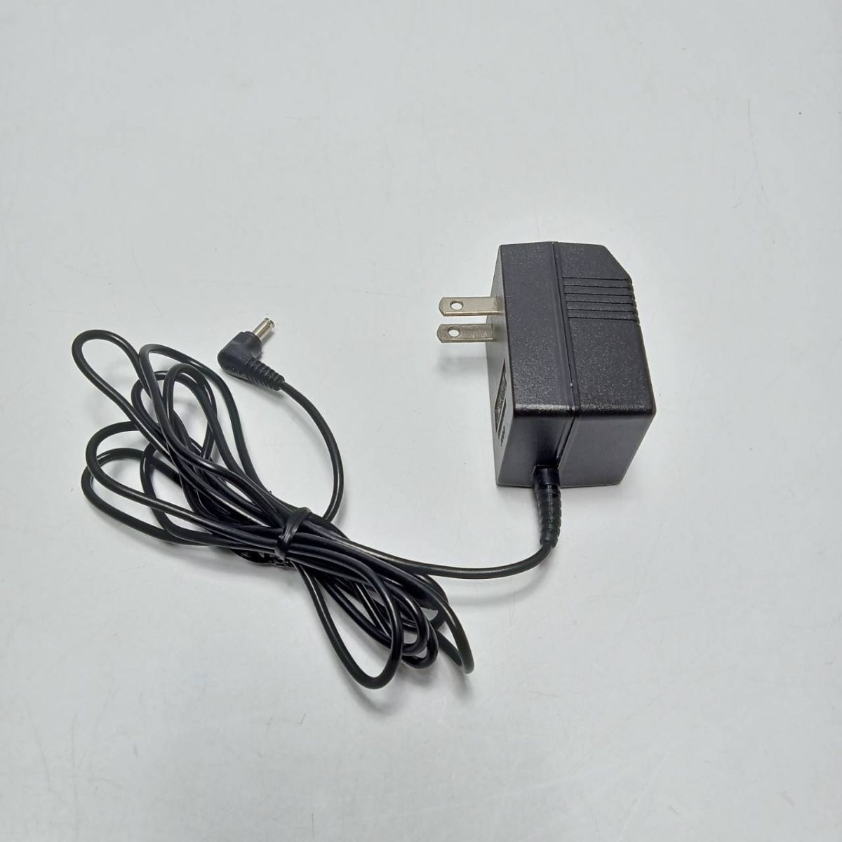 ●ACアダプタ●Panasonic●パナソニック RFEA415J バンドレシーバー/ハンディラジオ 4.5V 0.6A 中古品 部品・パーツ関連商品 F8/k71745-112_画像1