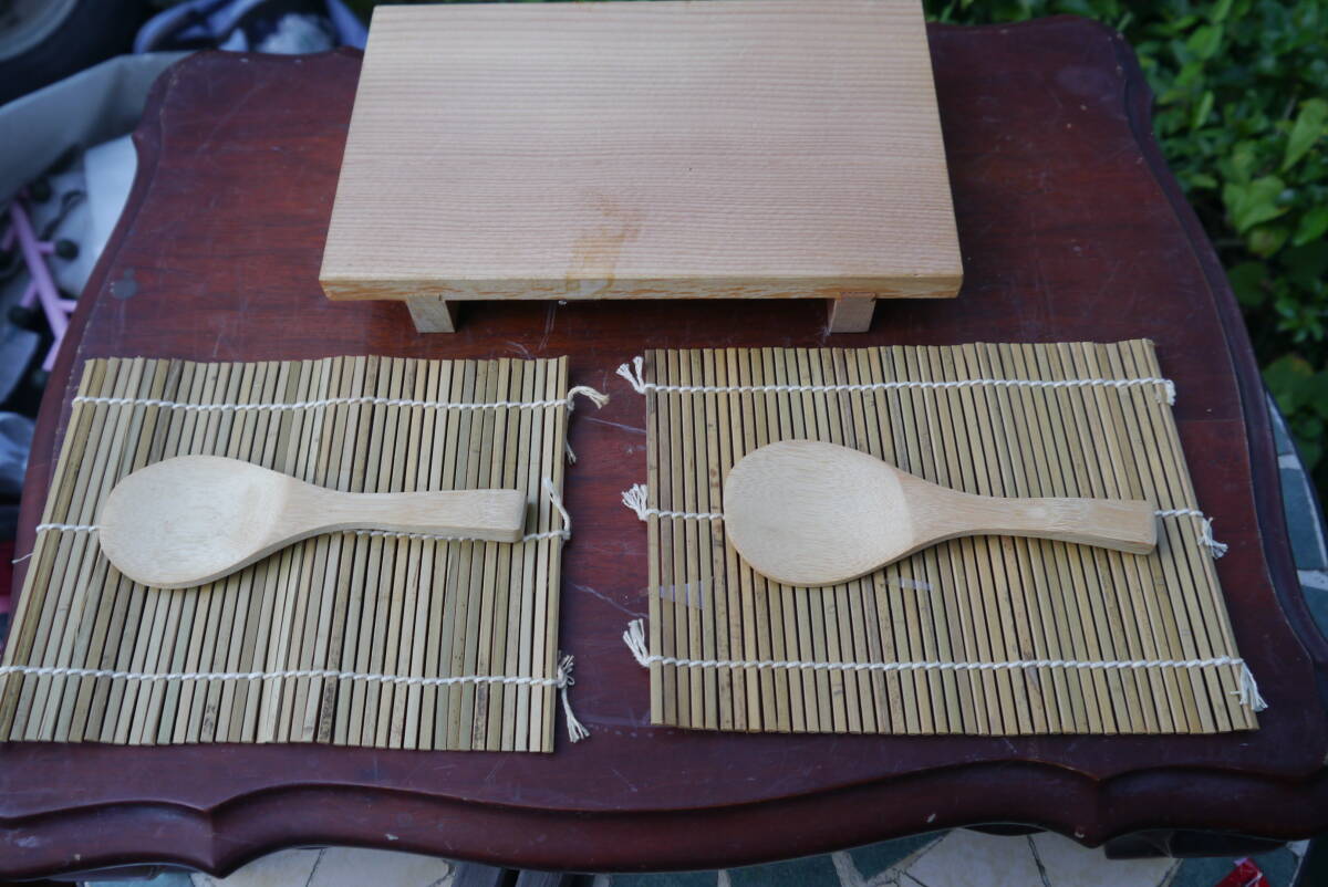 ★【5Sep16 o】 手巻き寿司セット 銅タガ 寿司桶30cm しゃもじ 巻き簀2つ セット 未使用_画像6