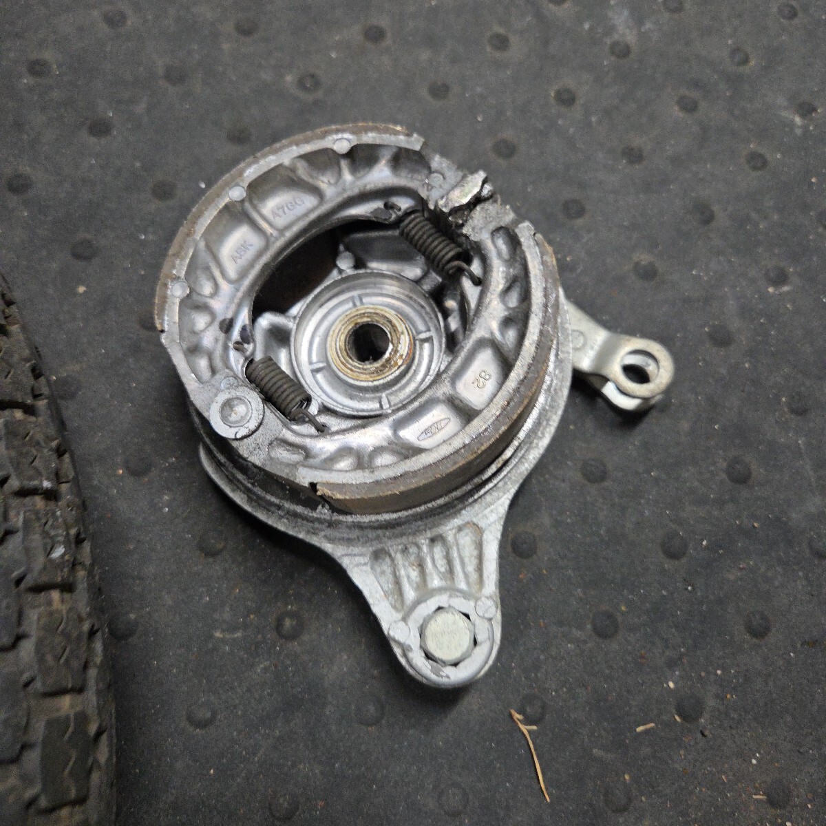 ホンダ スーパーカブ50エコノミー リアホイール 角目 6V C50-856 17×1.20_画像4