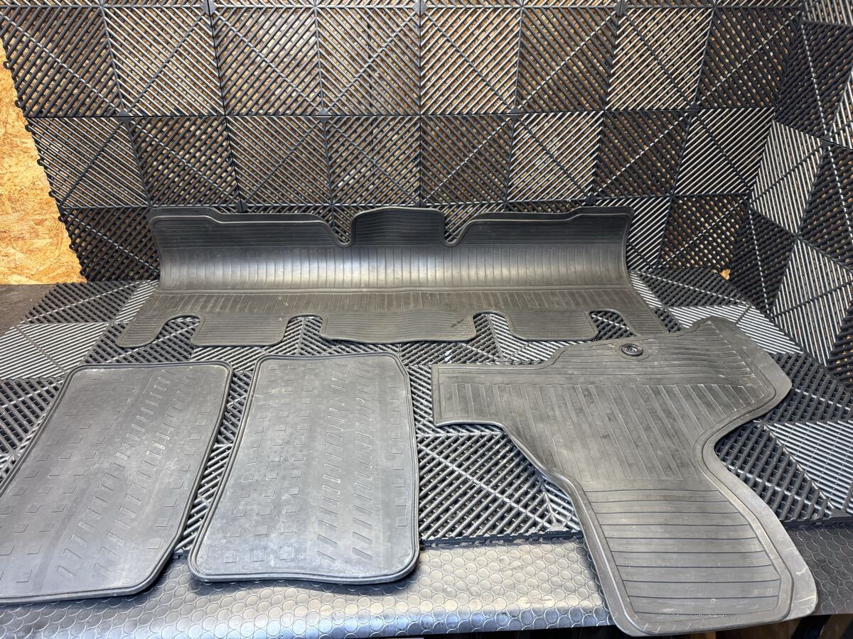 ダイハツ純正　ハイゼットカーゴ　S331Ｖ S321V フロアマット　リア　_画像1