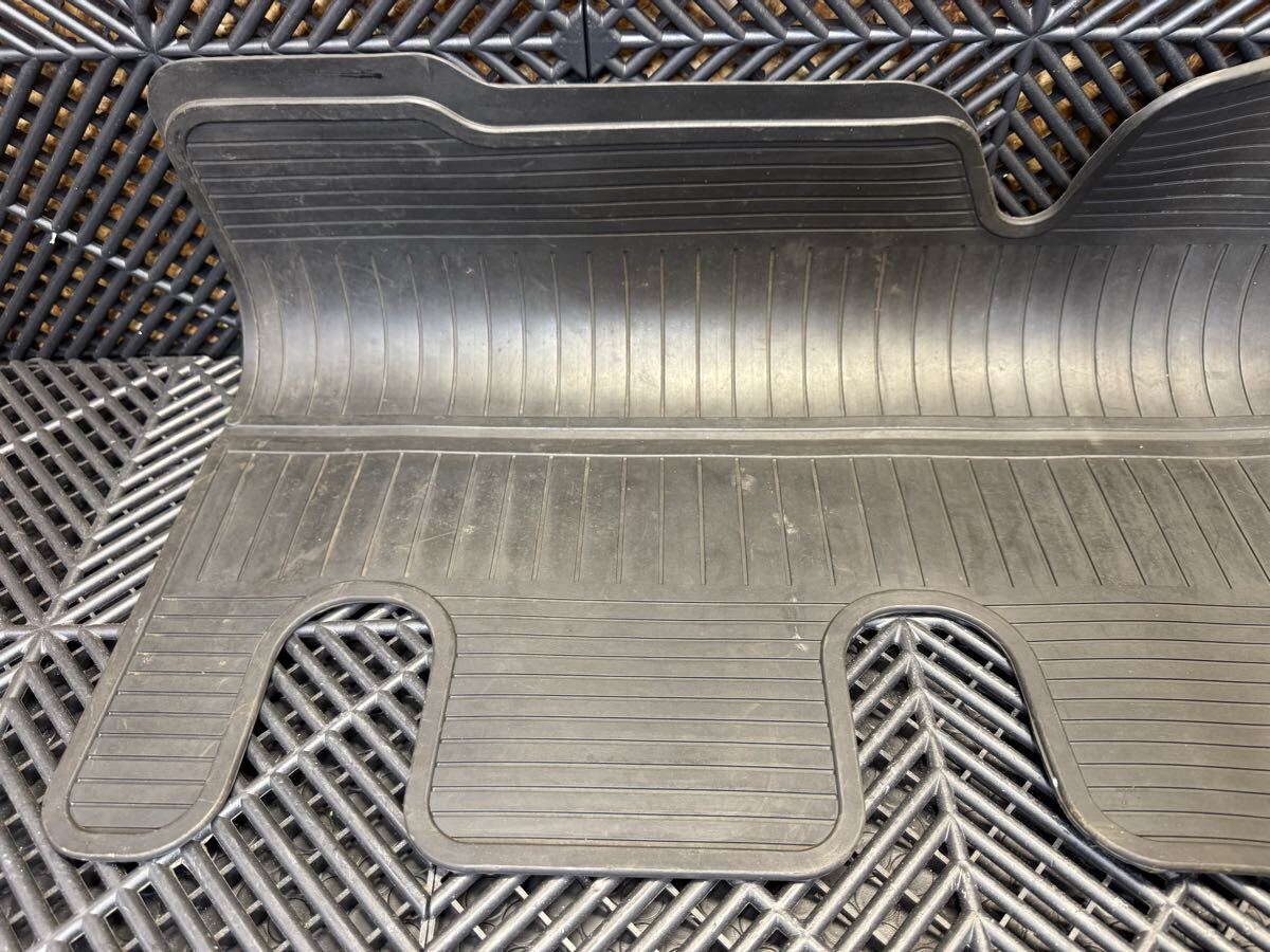 ダイハツ純正　ハイゼットカーゴ　S331Ｖ S321V フロアマット　リア　_画像4