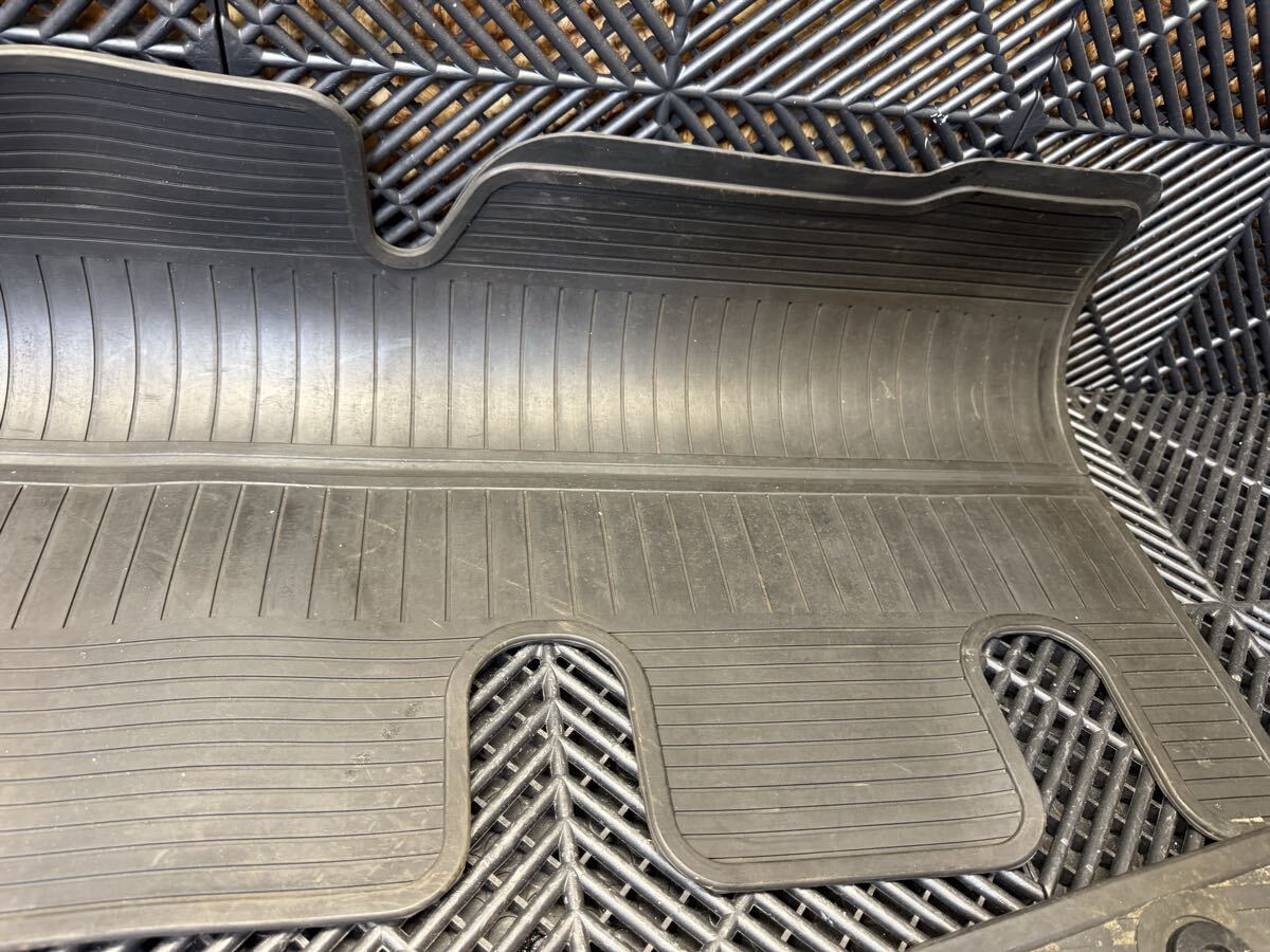 ダイハツ純正　ハイゼットカーゴ　S331Ｖ S321V フロアマット　リア　_画像5