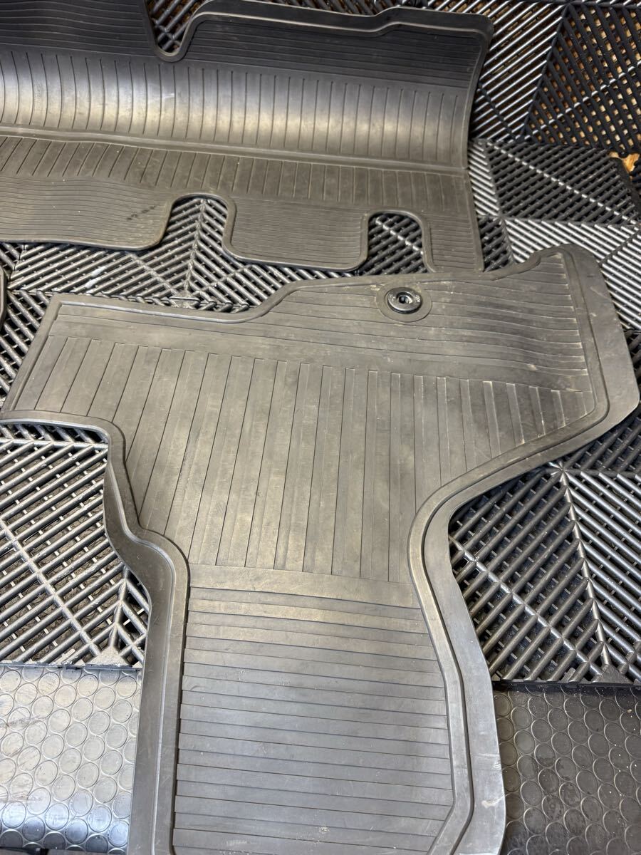 ダイハツ純正　ハイゼットカーゴ　S331Ｖ S321V フロアマット　リア　_画像2