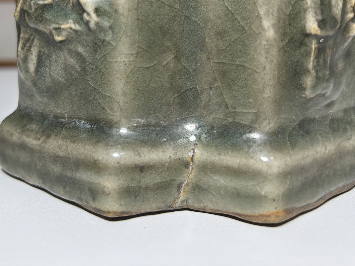 ★★★ 菱形 青磁 筆筒 筆置き ★★★（ 引越し?片づけ?収集整理?放出品 ）書道具 筆立 中國 筆入 浮き彫り 陶磁器 窯傷 中古 古い