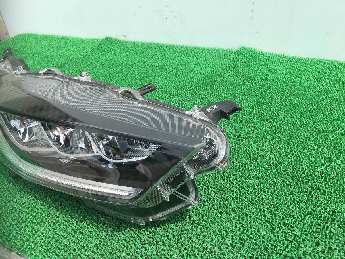 トヨタ ヤリス KSP210/MXPA10 純正 LED 右 ヘッドライト