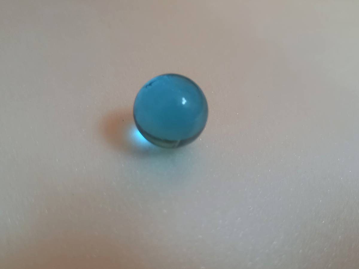 希少 昭和レトロ ウランガラス ビー玉 １個 中玉 約1.48mm 気泡 シワ ヘソ ビードロ 個体差あり 装飾 インテリア 光る 発光 おもちゃ _画像2