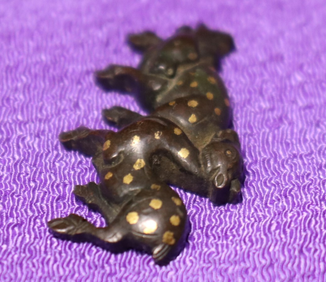 夫婦鹿二体小景~金彩入古銅 刀剣片目貫 刀装具_画像5