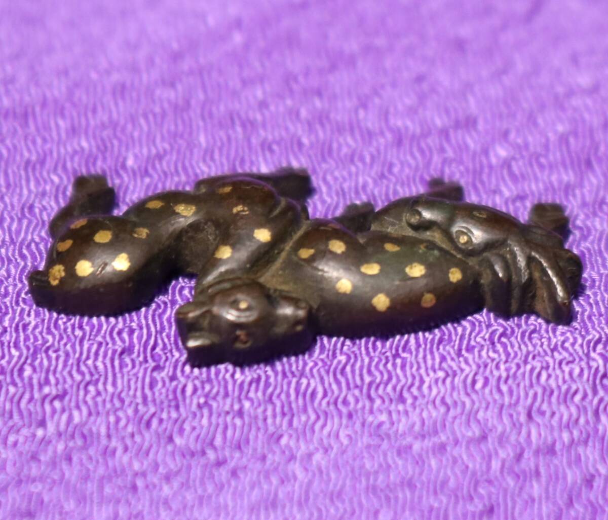 夫婦鹿二体小景~金彩入古銅 刀剣片目貫 刀装具_画像4