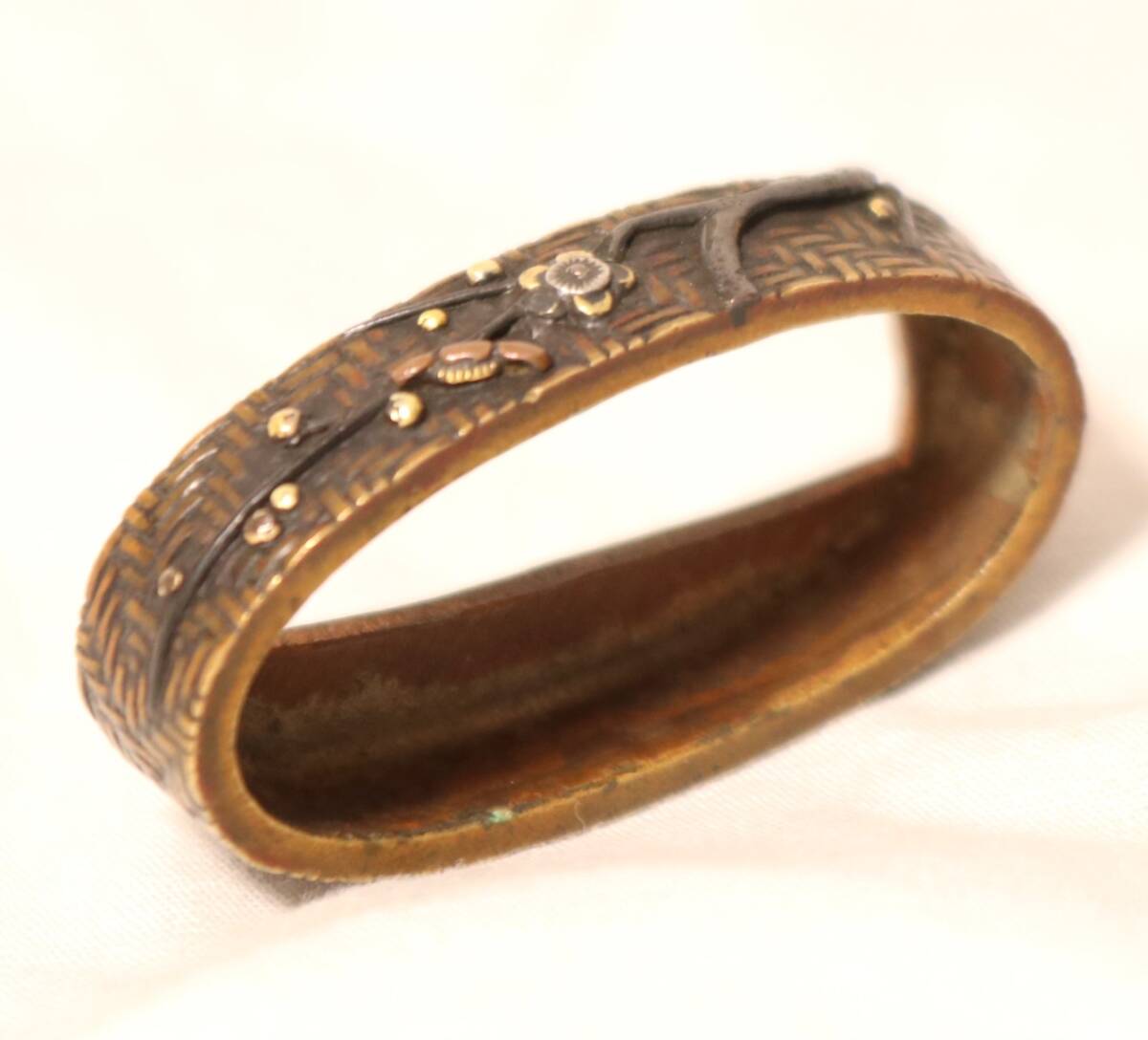 枝花小景図~編目地に金、銀象嵌入~刀剣縁頭乃縁金具 刀装具_画像4