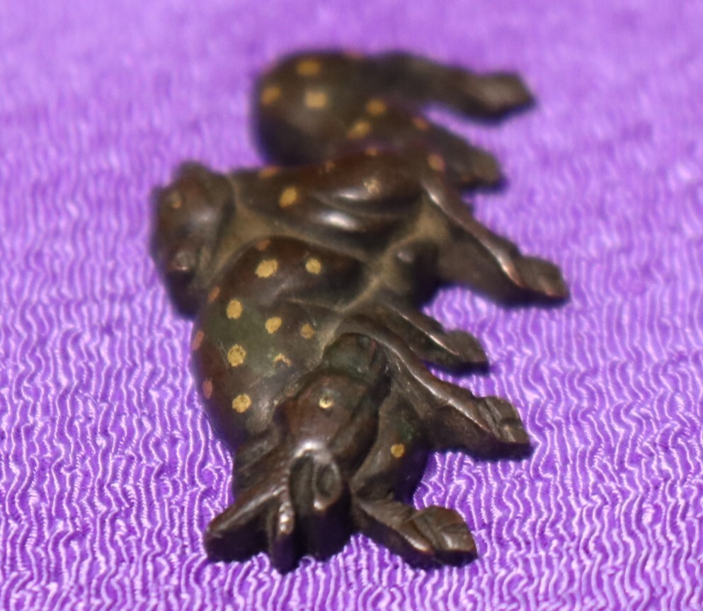 夫婦鹿二体小景~金彩入古銅 刀剣片目貫 刀装具_画像3