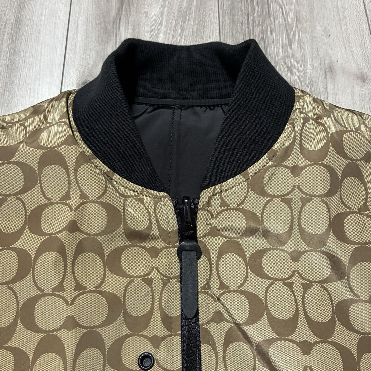 未使用/デッドストック Lサイズ『COACH コーチ』メンズ シグネチャー総柄 フライトジャケット MA-1 ブルゾン アウター レザーパーツ 革