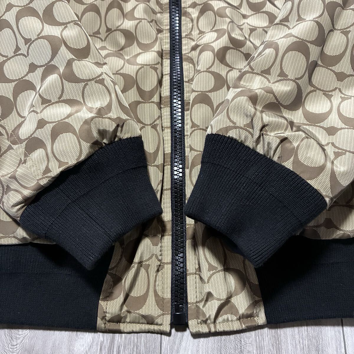 未使用/デッドストック Lサイズ『COACH コーチ』メンズ シグネチャー総柄 フライトジャケット MA-1 ブルゾン アウター レザーパーツ 革