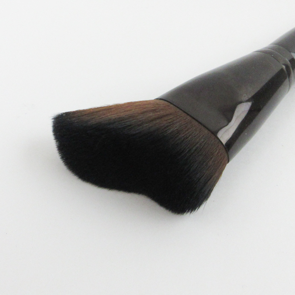 ローラ メルシエ グロウ パウダー ブラシ C686