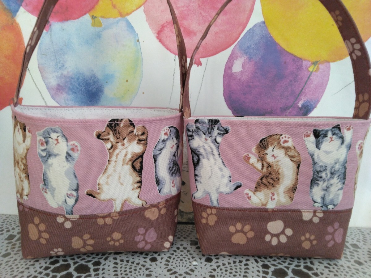ハンドメイド〇持ち手つき布小物入れ 2個セット 前後可愛いお昼寝猫ちゃん(=^_^=)