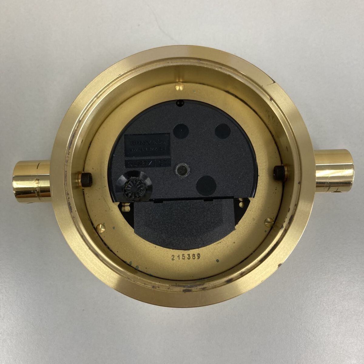 D349-T6-3784 TIFFANY&Co. クォーツ 215389 置時(shí)計(jì) 稼働 ゴールドカラー ホワイト文字盤 2針 インテリア TE